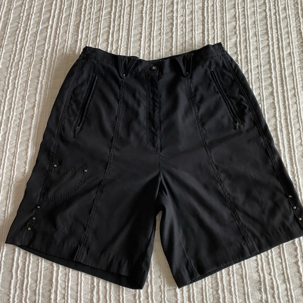 Jamie Sadock Golf Shorts Women’s 10 Black Gold Button Bermuda Outdoor Athletic